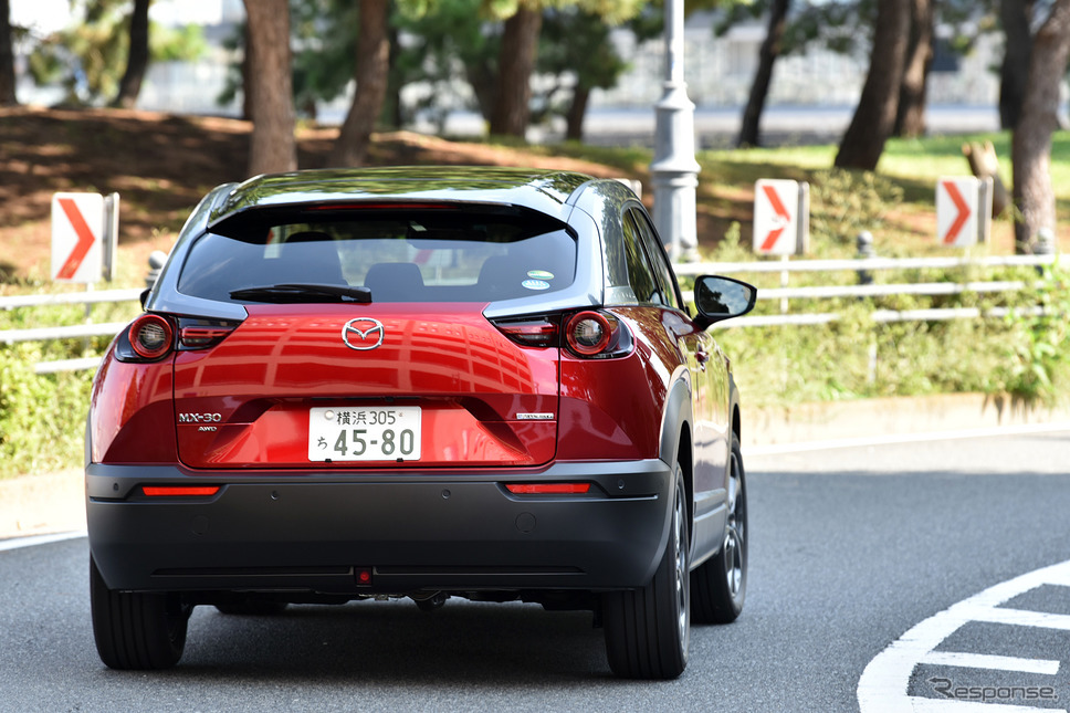 マツダ MX-30(ソウルレッドクリスタル、メタリック+3トーン、4WD)《撮影 中野英幸》