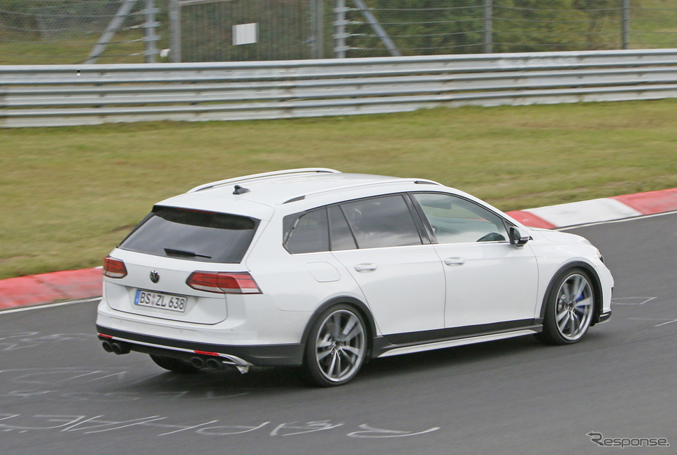 VW ゴルフR ヴァリアント（スクープ写真）《APOLLO NEWS SERVICE》