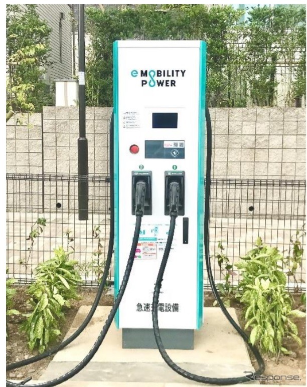 EV2台を同時充電できるCHAdeMO規格120kW級充電器《写真提供 e-Mobility Power》