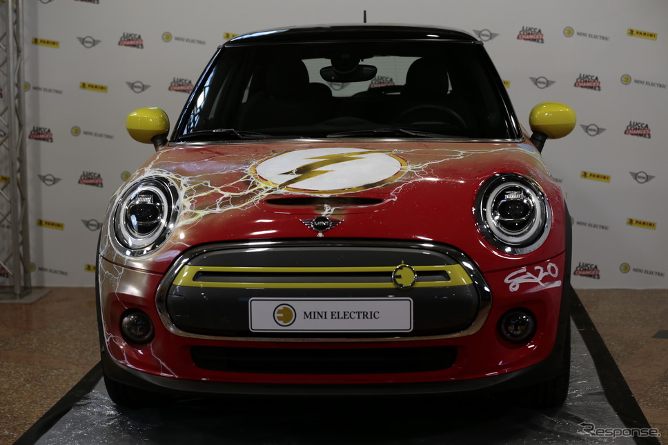 MINI クーパーSE のアートカー。漫画『ザ・フラッシュ』の世界観を表現《photo by MINI》