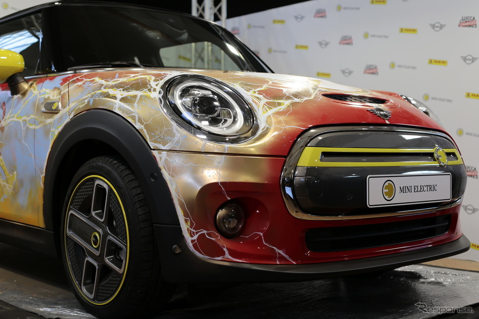 MINI クーパーSE のアートカー。漫画『ザ・フラッシュ』の世界観を表現《photo by MINI》