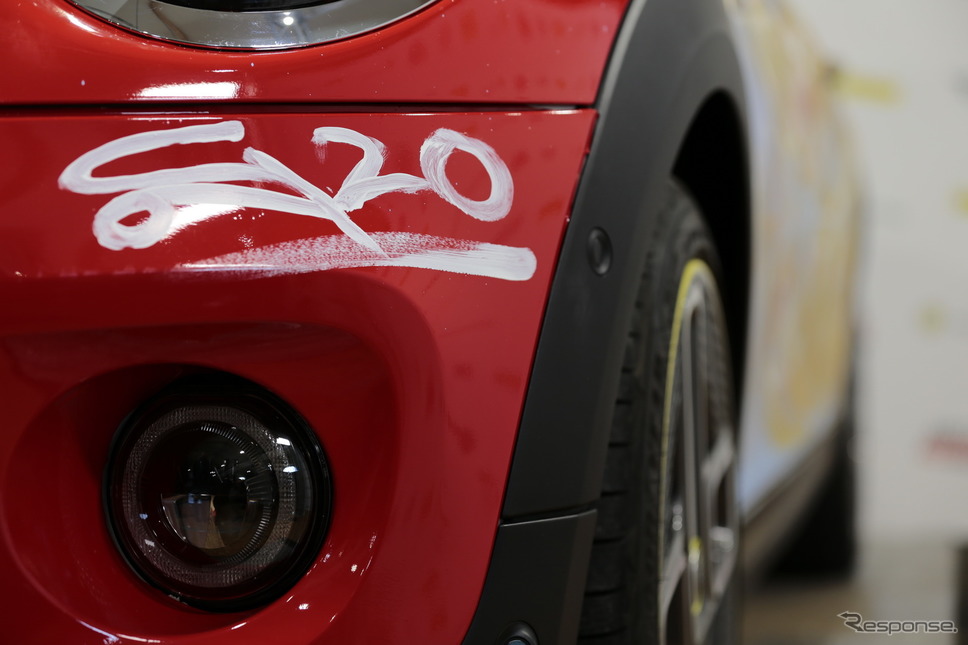 MINI クーパーSE のアートカー。漫画『ザ・フラッシュ』の世界観を表現《photo by MINI》