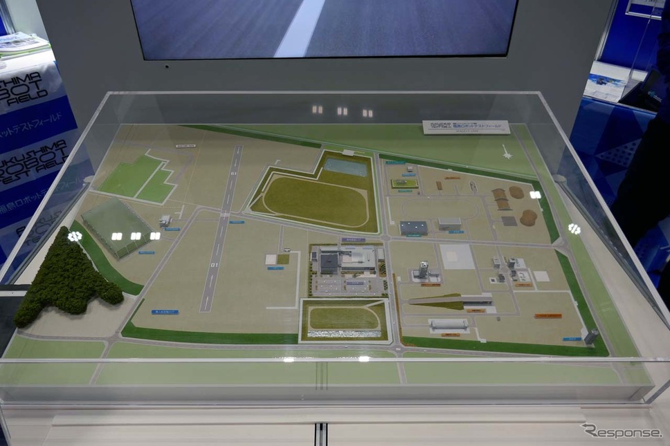 「福島ロボットテストフィールド」の全体を示した模型が展示された《写真撮影 会田肇》