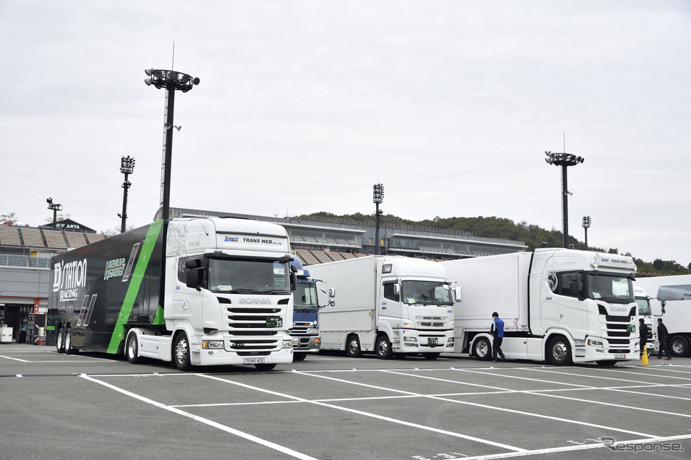 SUPER GT第7戦 ツインリンクもてぎ搬入の様子《撮影 雪岡直樹》