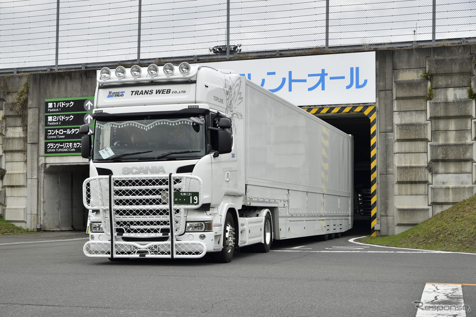 SUPER GT第7戦 ツインリンクもてぎ搬入の様子《撮影 雪岡直樹》