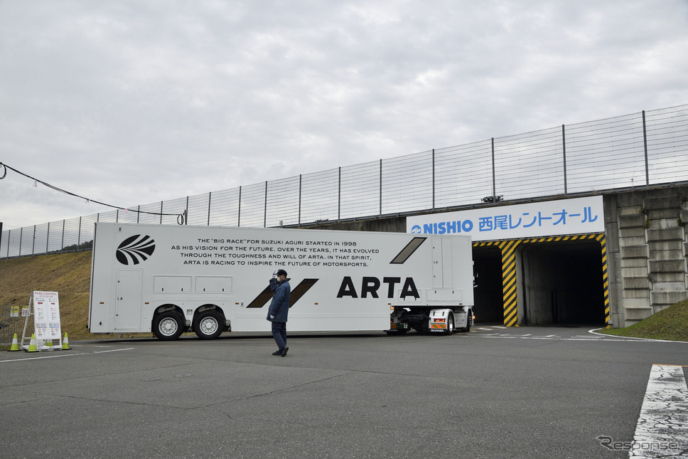 SUPER GT第7戦 ツインリンクもてぎ搬入の様子《撮影 雪岡直樹》