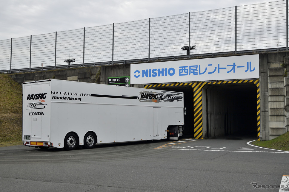 SUPER GT第7戦 ツインリンクもてぎ搬入の様子《撮影 雪岡直樹》
