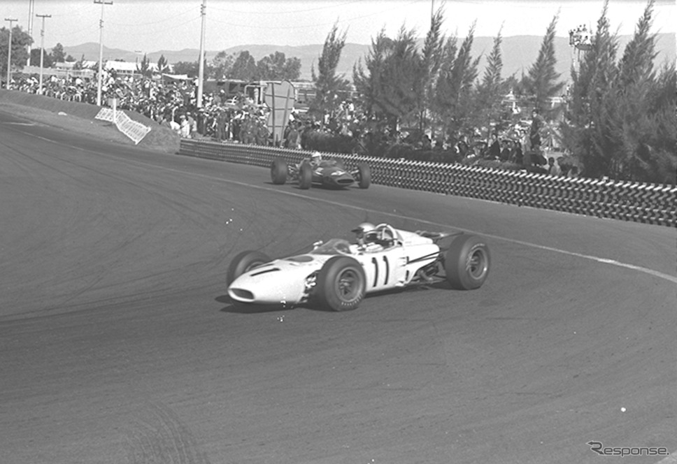 1965年F1メキシコGP、ホンダRA272の#11 R. ギンサー（予選3位、決勝1位）。《写真提供 Honda》