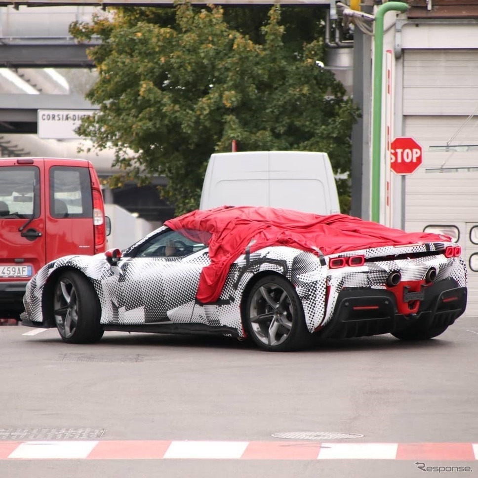 フェラーリ SF90 スパイダー(仮)開発車両(スクープ写真)《APOLLO NEWS SERVICE》