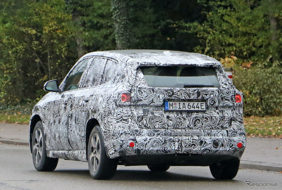 BMW iX1 プロトタイプ(スクープ写真)《APOLLO NEWS SERVICE》