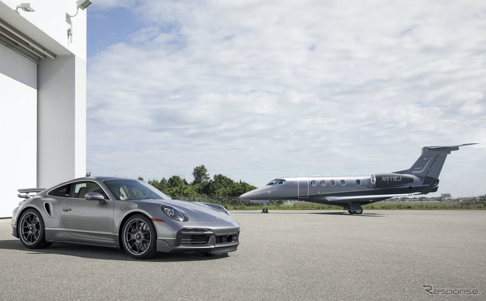ポルシェ 911 ターボ S 新型の「デュエット」とエンブラエル・フェノム300Eの「デュエット」《photo by Porsche》