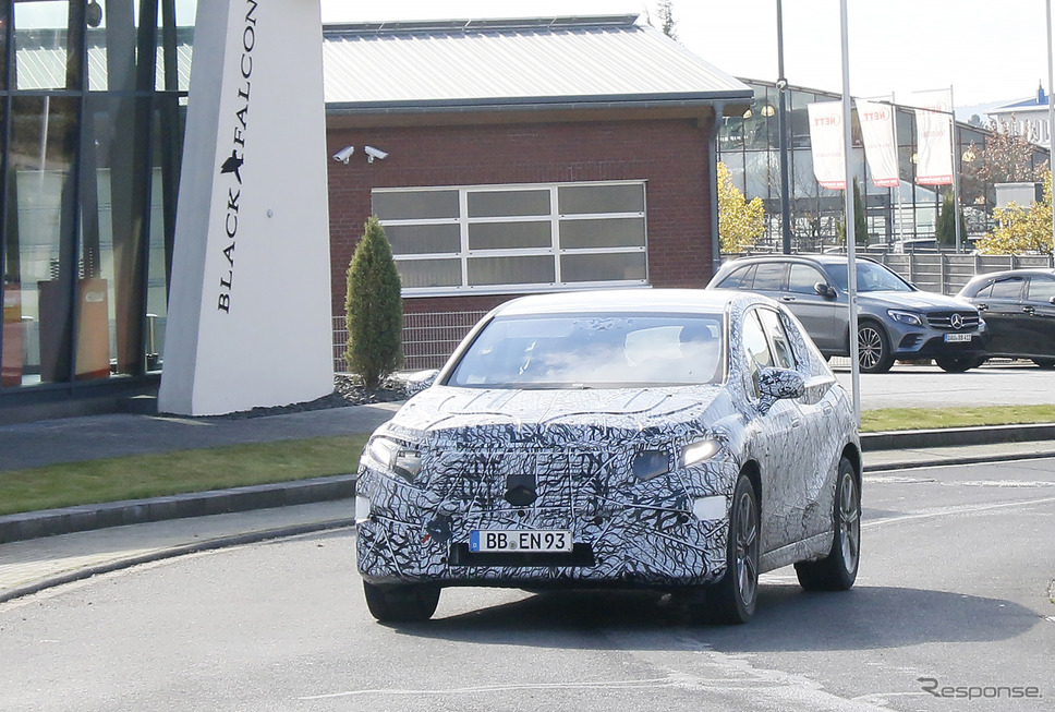 メルセデスベンツ EQS SUV(仮)市販型プロトタイプ(スクープ写真)《APOLLO NEWS SERVICE》