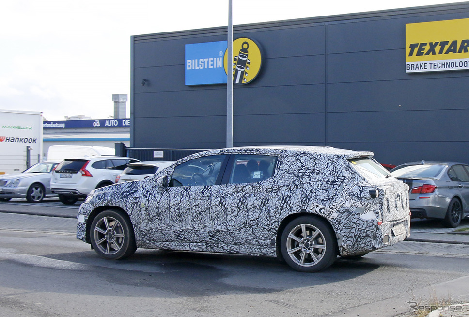 メルセデスベンツ EQS SUV(仮)市販型プロトタイプ(スクープ写真)《APOLLO NEWS SERVICE》