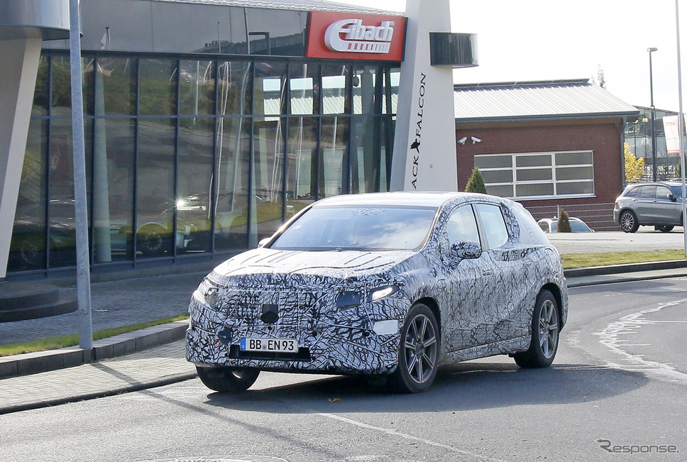 メルセデスベンツ EQS SUV(仮)市販型プロトタイプ(スクープ写真)《APOLLO NEWS SERVICE》