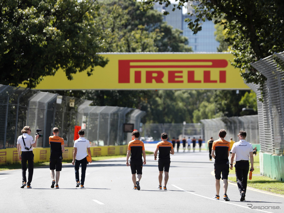 写真は今年、2020年3月のメルボルン。F1チームのスタッフらがコースウォークをしている。2020年F1開幕戦となるはずだったオーストラリアGPは、コロナの影響で“現地ドタキャン”に。《写真提供 Pirelli》