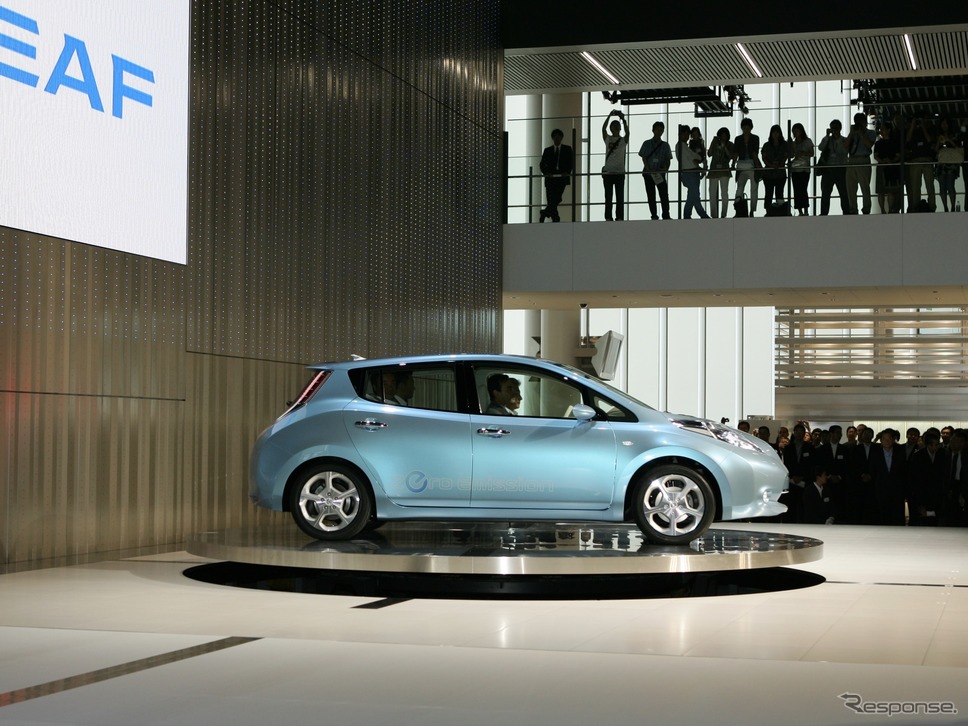 初代リーフは2009年8月、日産の新グローバル本社屋竣工式でお披露目された。《写真提供 日産自動車》