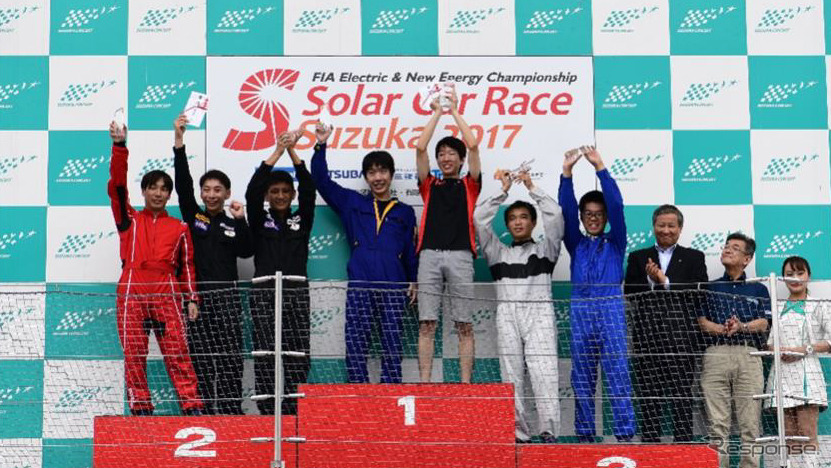 ソーラーカーレース鈴鹿 2017年大会で表彰台（2位）獲得《写真提供 三重トヨタ自動車》