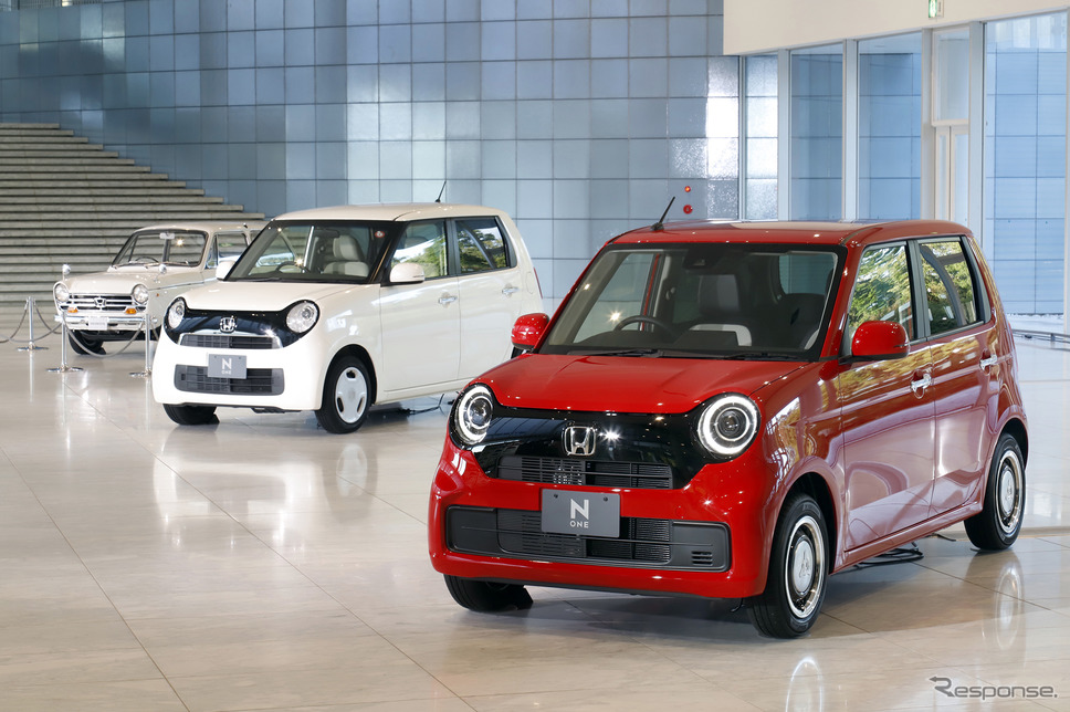 ホンダ N-ONE 新型（手前）と従来型（中）、N360（奥）《写真撮影 小林岳夫》