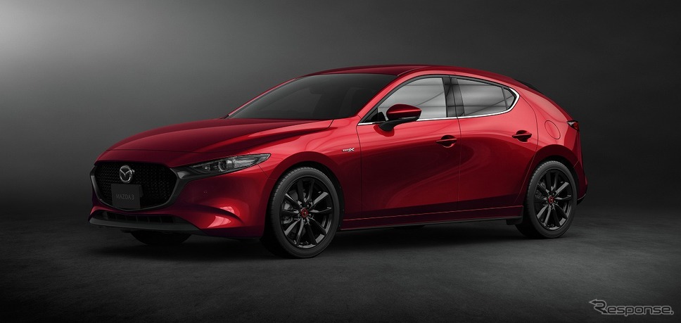 マツダ3 ファストバック 100周年特別記念車 2020 ワールド・カー・デザイン・オブ・ザ・イヤー受賞記念モデル SKYACTIV-X搭載(国内仕様)《写真提供 マツダ》