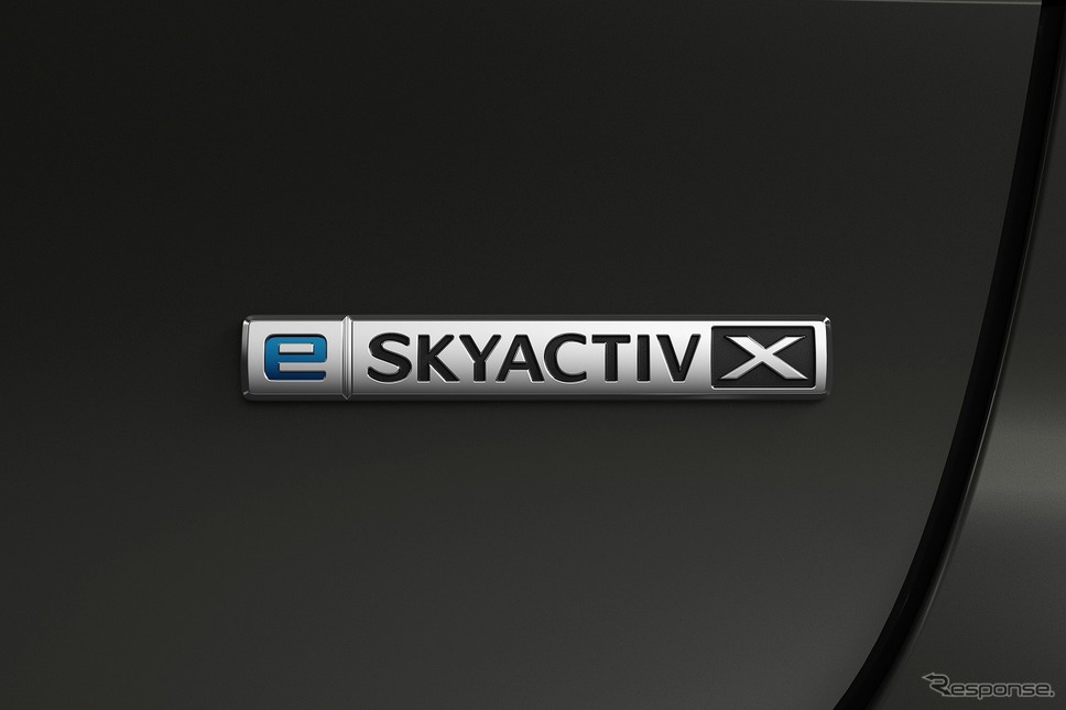 e-SKYACTIV X リアバッチ《写真提供 マツダ》