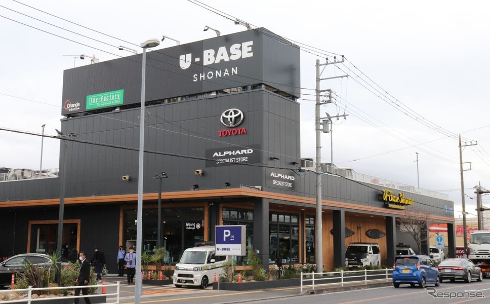 U-BASE湘南：横浜トヨペットが運営する複合型ショップ《写真撮影 中尾真二》