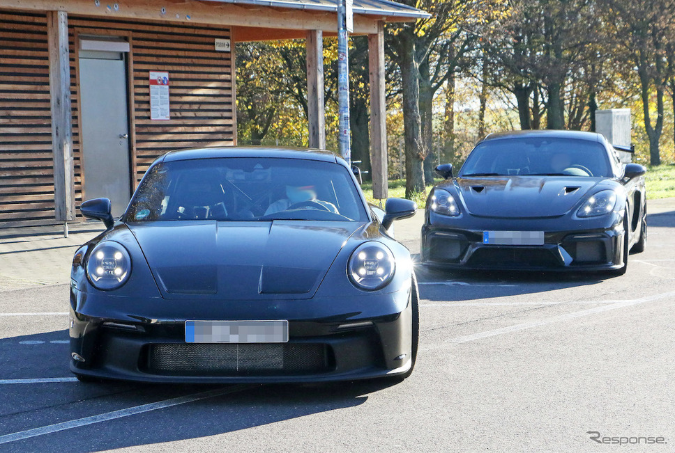 ポルシェ 911 GT3 次期型と718ケイマン GT4 RS プロトタイプ（スクープ写真）《APOLLO NEWS SERVICE》