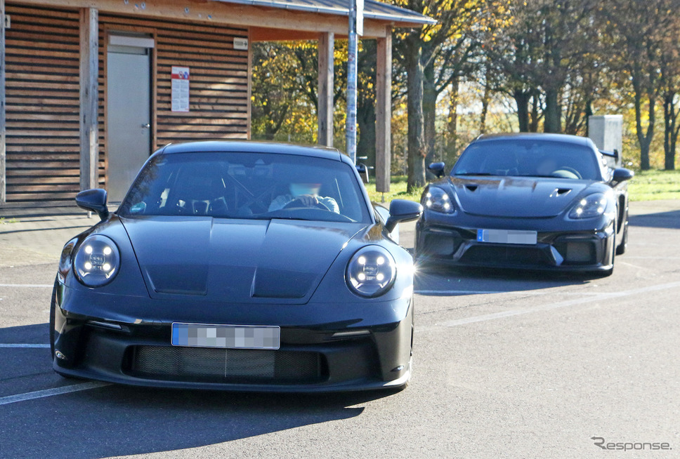 ポルシェ 911 GT3 次期型と718ケイマン GT4 RS プロトタイプ（スクープ写真）《APOLLO NEWS SERVICE》