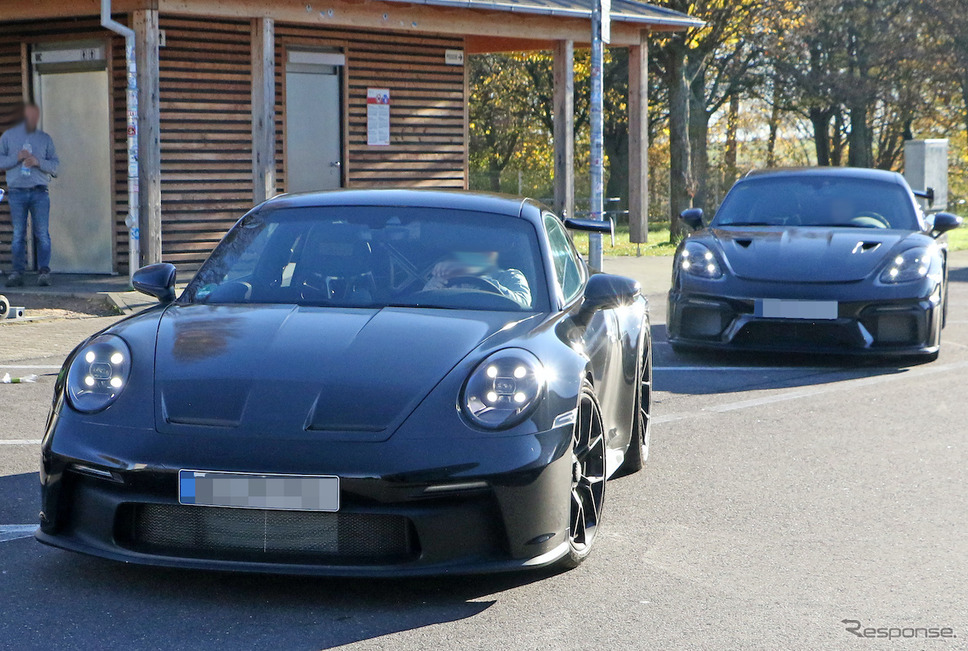 ポルシェ 911 GT3 次期型と718ケイマン GT4 RS プロトタイプ(スクープ写真)《APOLLO NEWS SERVICE》