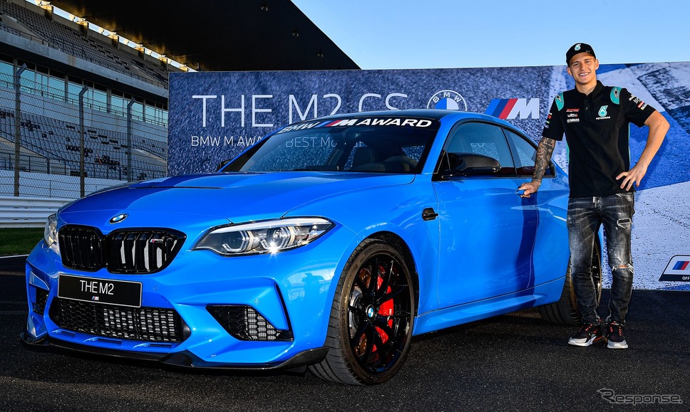 BMW M2 CS とMotoGP 予選最速のファビオ・クアルタラロ選手《photo by BMW》