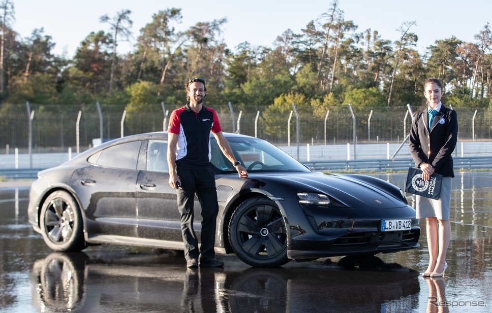 ポルシェ・タイカン がEVによる連続ドリフト走行のギネス世界新記録に挑戦《photo by Porsche》