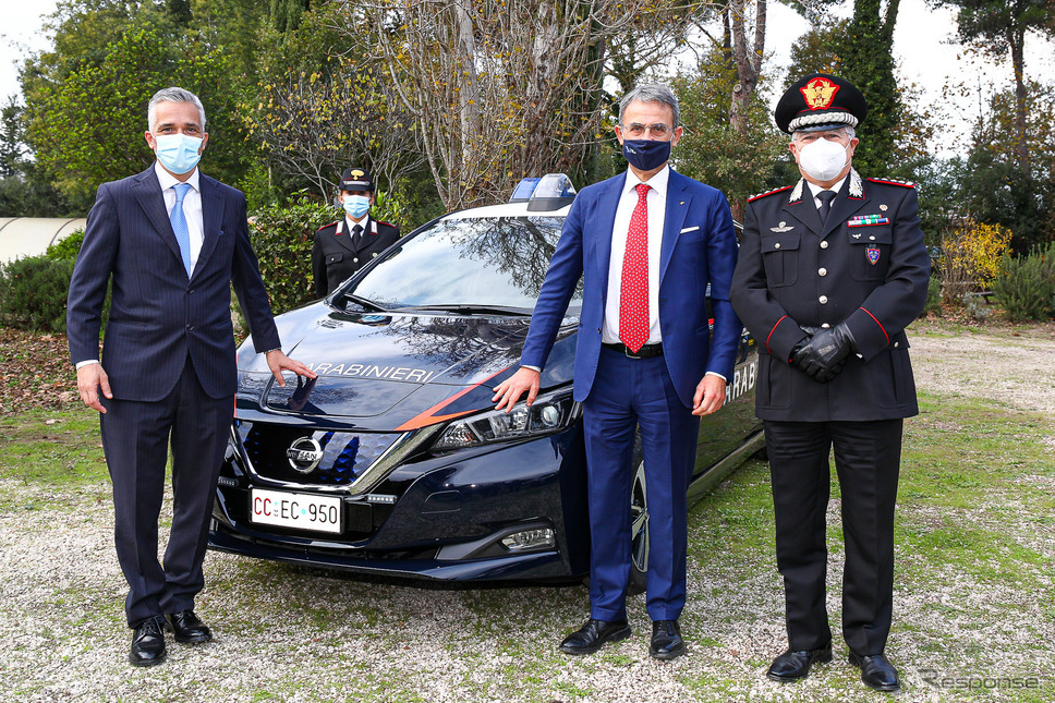 日産リーフをカラビニエリに納車。《photo by Nissan》