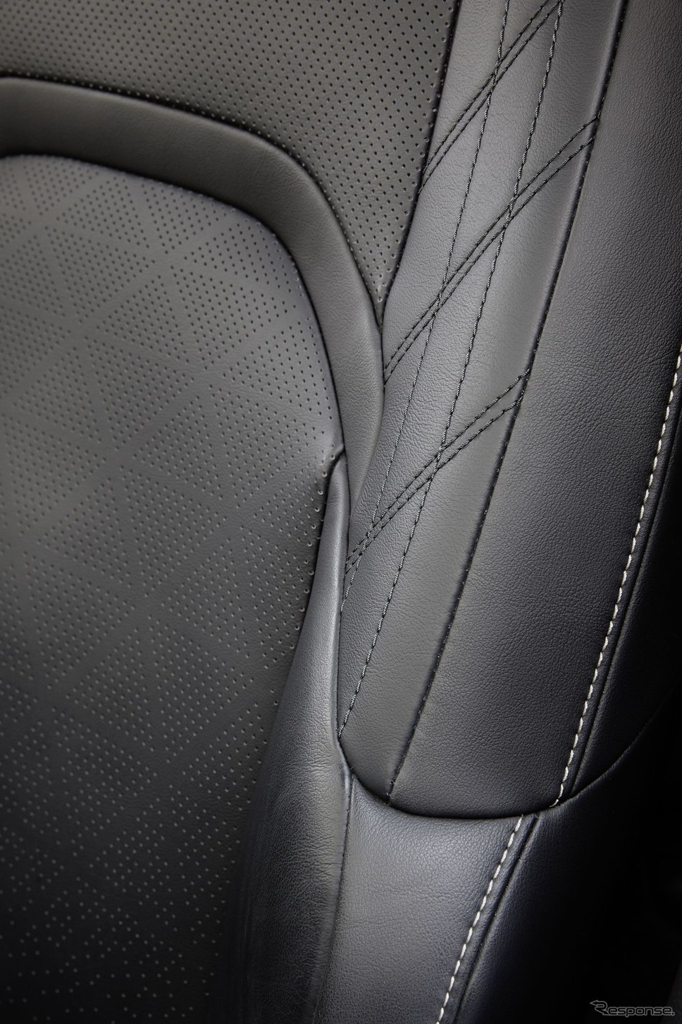 レクサス UX 300e《photo by Lexus》