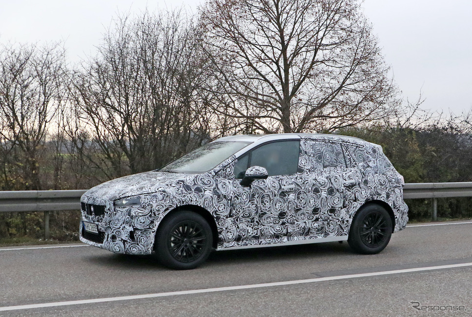 BMW 2シリーズ アクティブツアラー 次期型プロトタイプ（スクープ写真）《APOLLO NEWS SERVICE》