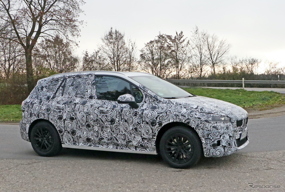 BMW 2シリーズ アクティブツアラー 次期型プロトタイプ(スクープ写真)《APOLLO NEWS SERVICE》