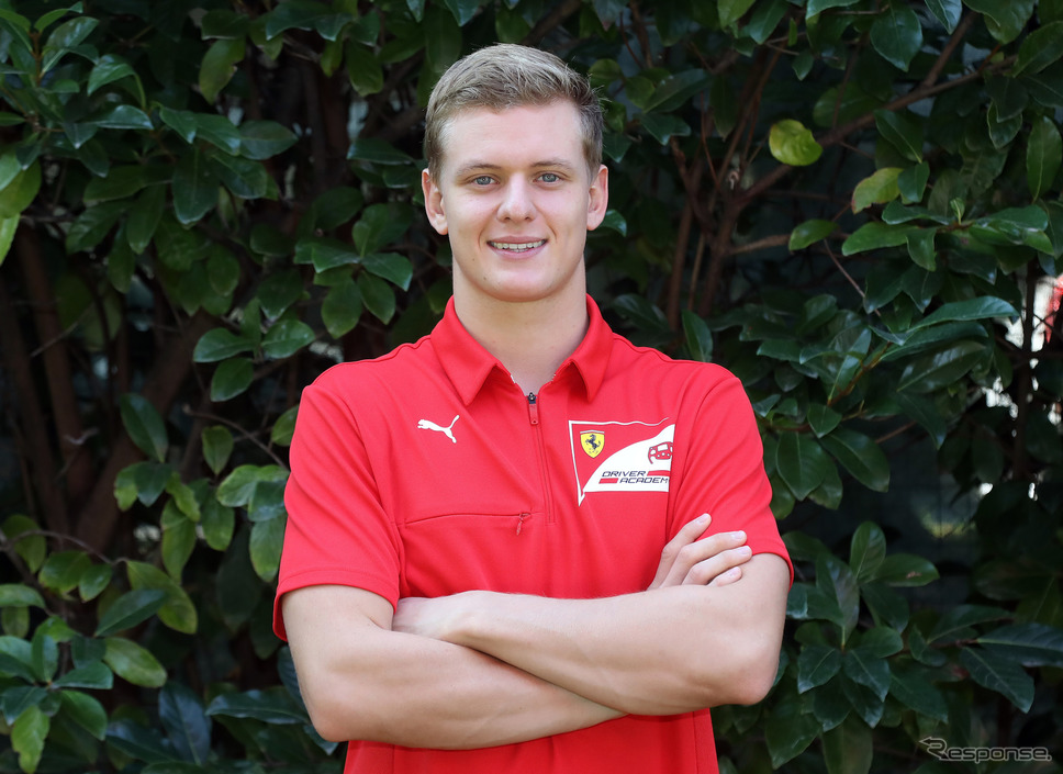 来季2021年、ハースF1チームのレースドライバーになるミック・シューマッハ(着ているシャツはFerrari Driver Academyのもの)。《写真提供 Ferrari》