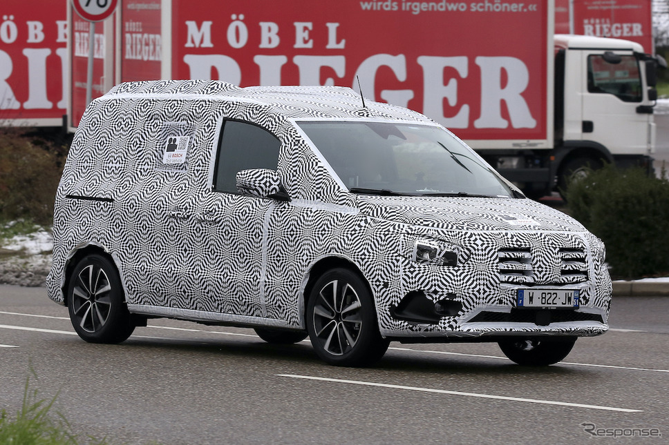 メルセデスベンツ Tクラス プロトタイプ（スクープ写真）《APOLLO NEWS SERVICE》