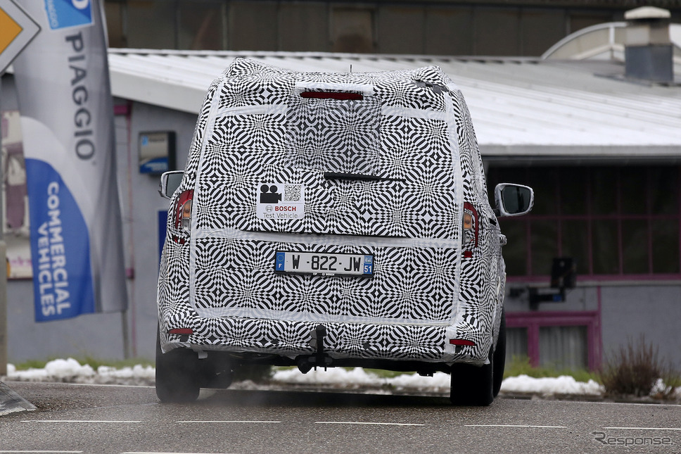 メルセデスベンツ Tクラス プロトタイプ（スクープ写真）《APOLLO NEWS SERVICE》