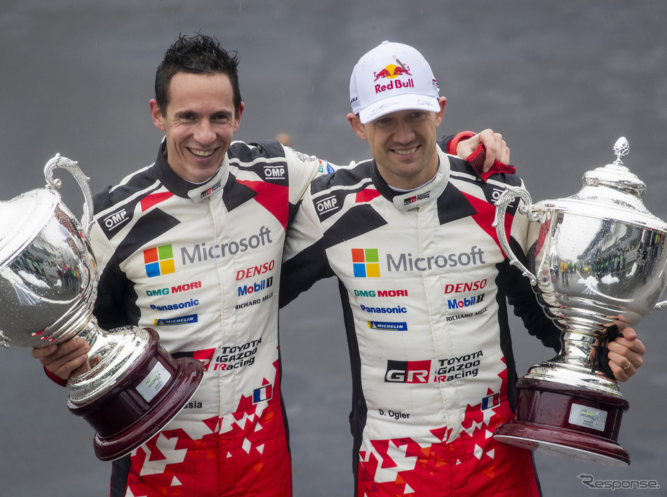 左がコ・ドライバーの今季世界王者ジュリアン・イングラシア、右がドライバーの今季世界王者セバスチャン・オジェ。《写真提供 TOYOTA》