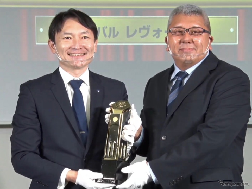 日本カー・オブ・ザ・イヤーはスバル・レヴォーグに《写真 オンライン中継から》
