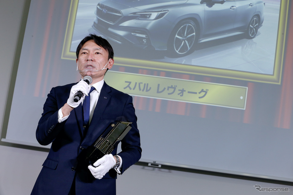 日本カー・オブ・ザ・イヤーはスバル・レヴォーグに。挨拶する五島チーフエンジニア《写真撮影 雪岡直樹》