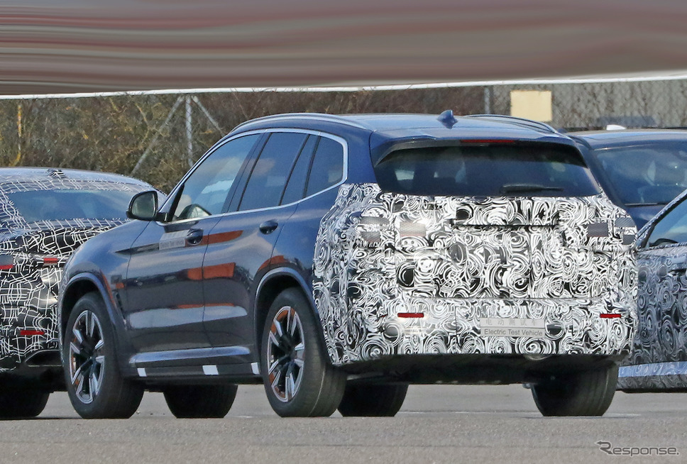 BMW iX3 改良新型プロトタイプ(スクープ写真)《APOLLO NEWS SERVICE》
