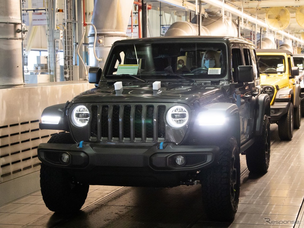 FCAの米国オハイオ州トレド工場で生産が開始されたジープ・ラングラー のPHV「4xe」《photo by Jeep》