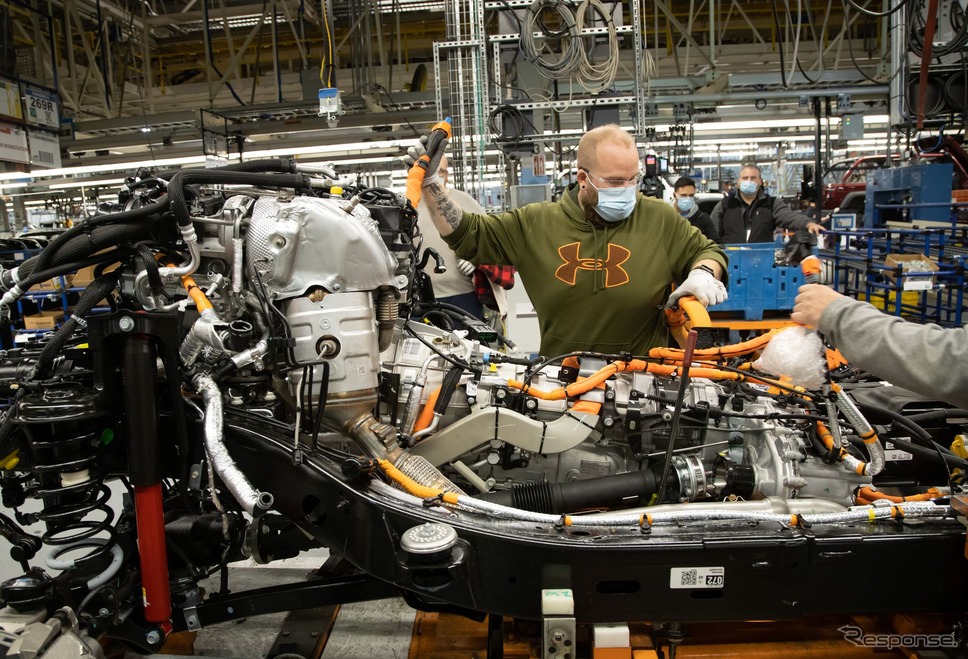 FCAの米国オハイオ州トレド工場で生産が開始されたジープ・ラングラー のPHV「4xe」《photo by Jeep》