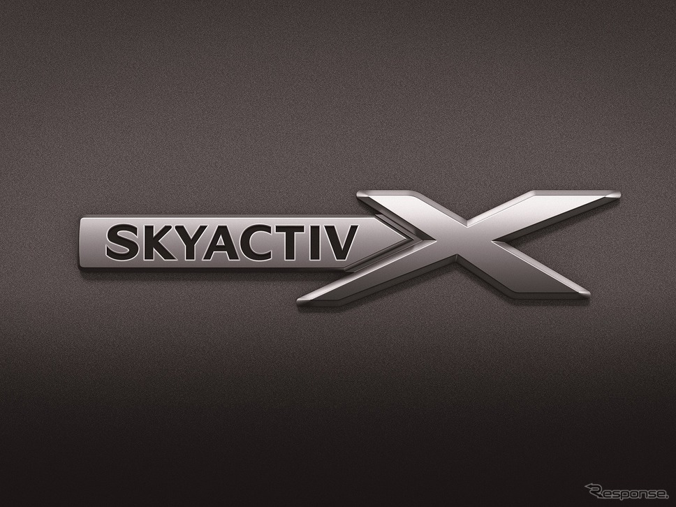 SKYACTIV-X フェンダーバッジ《写真提供 マツダ》