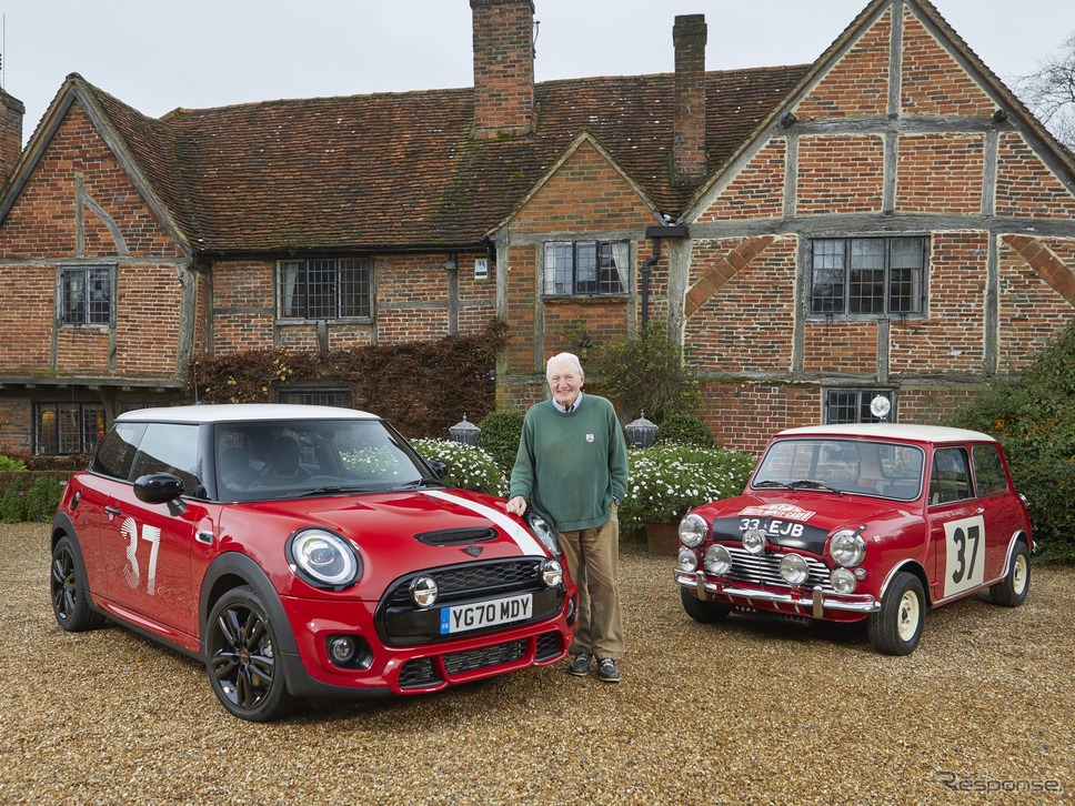 MINI パディ・ホプカーク・エディション とパディ・ホプカーク氏。右は1964年のモンテカルロラリーを制した Mini クーパー《photo by MINI》