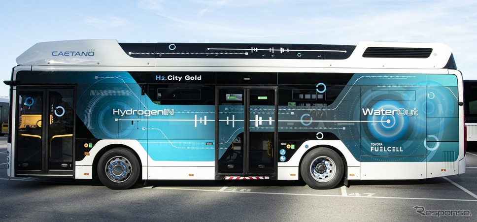 トヨタの燃料電池システムを搭載した、カエタノ・バス社のH2.シティゴールド《photo by Toyota》