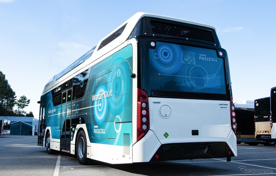 トヨタの燃料電池システムを搭載した、カエタノ・バス社のH2.シティゴールド《photo by Toyota》