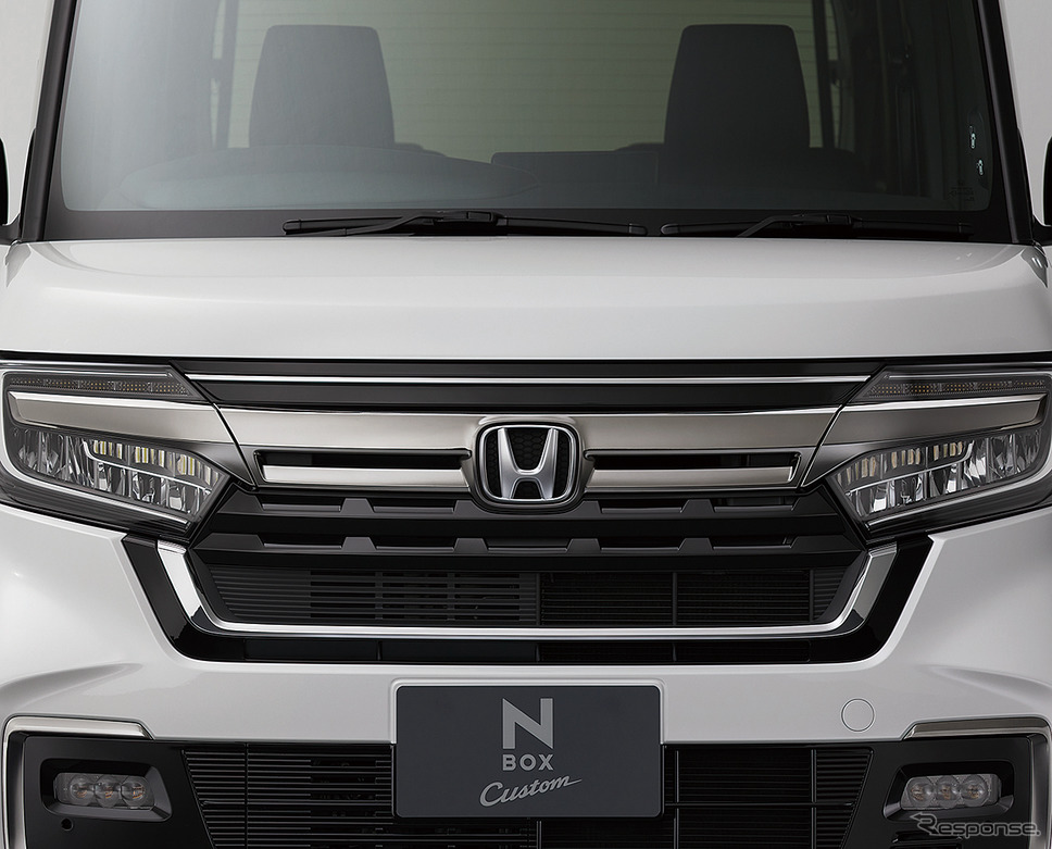 N-BOX Custom コーディネートスタイル専用装備ダーククロームメッキ加飾 カスタムデザインフロントグリル《画像提供 本田技研工業》