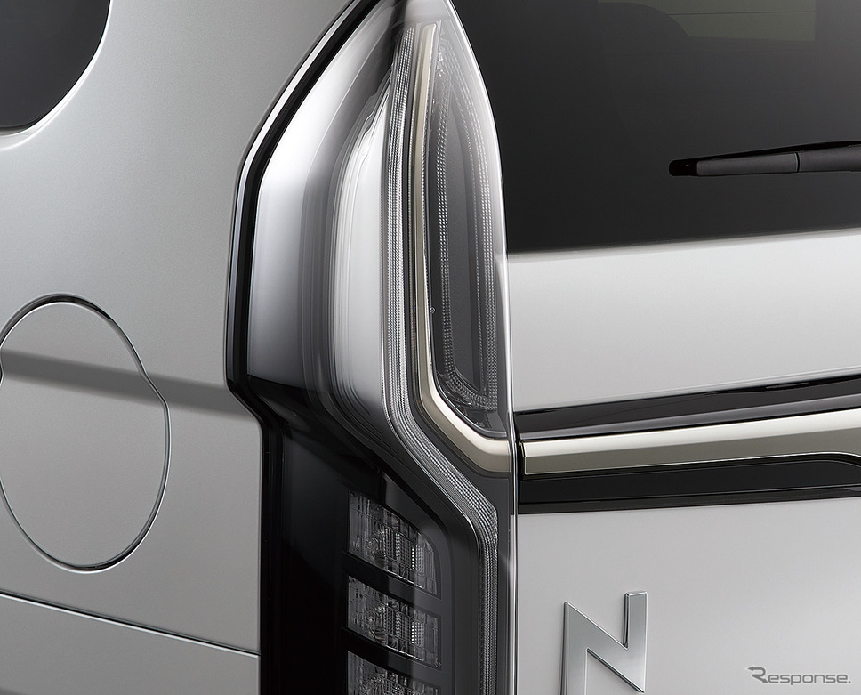 N-BOX Custom コーディネートスタイル専用装備ダーククロームメッキ加飾 フルLEDリアコンビネーションランプ《画像提供 本田技研工業》