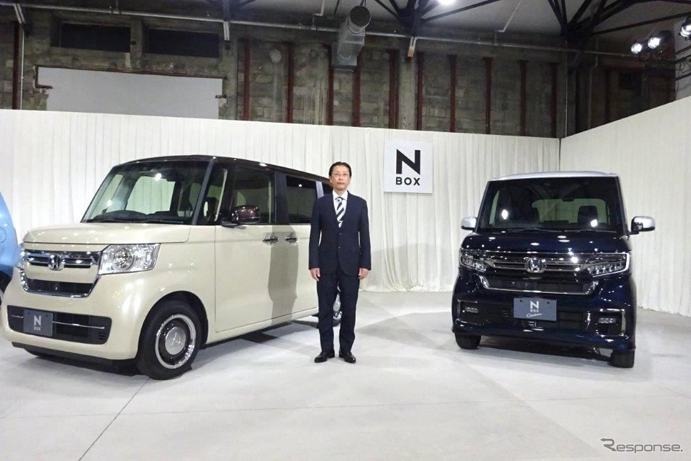 ホンダN-BOXと開発責任者の宮本渉氏《写真撮影 池原照雄》